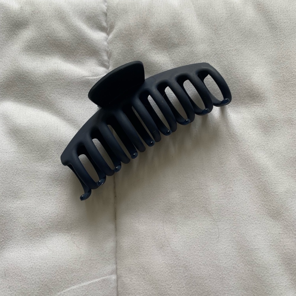 NWOT Navy Blue Claw Clip